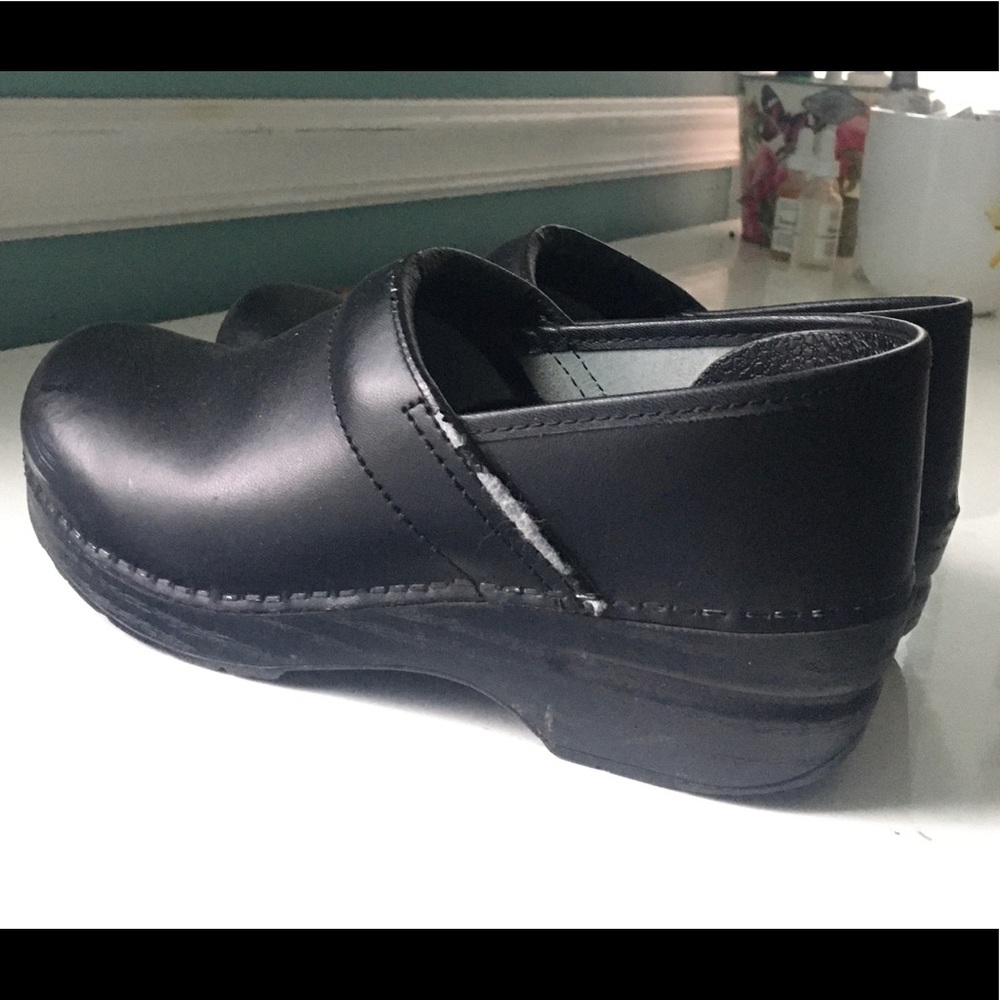 vintage black clogs!